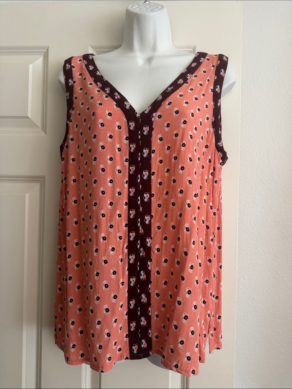 Loft Sleeveless Coral Floral V-Neck Top size M